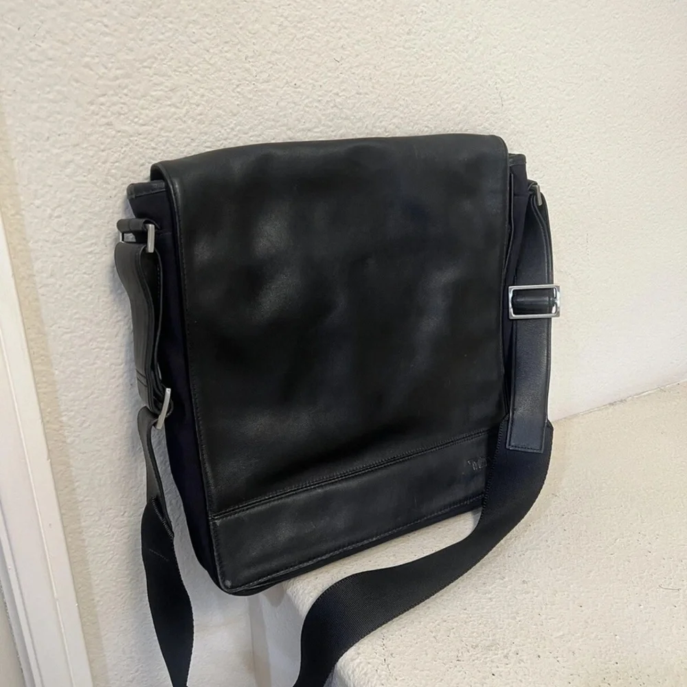 Tumi Leather North South Flap Messenger Bag 13”‎ Laptop 4385D3 Read Description